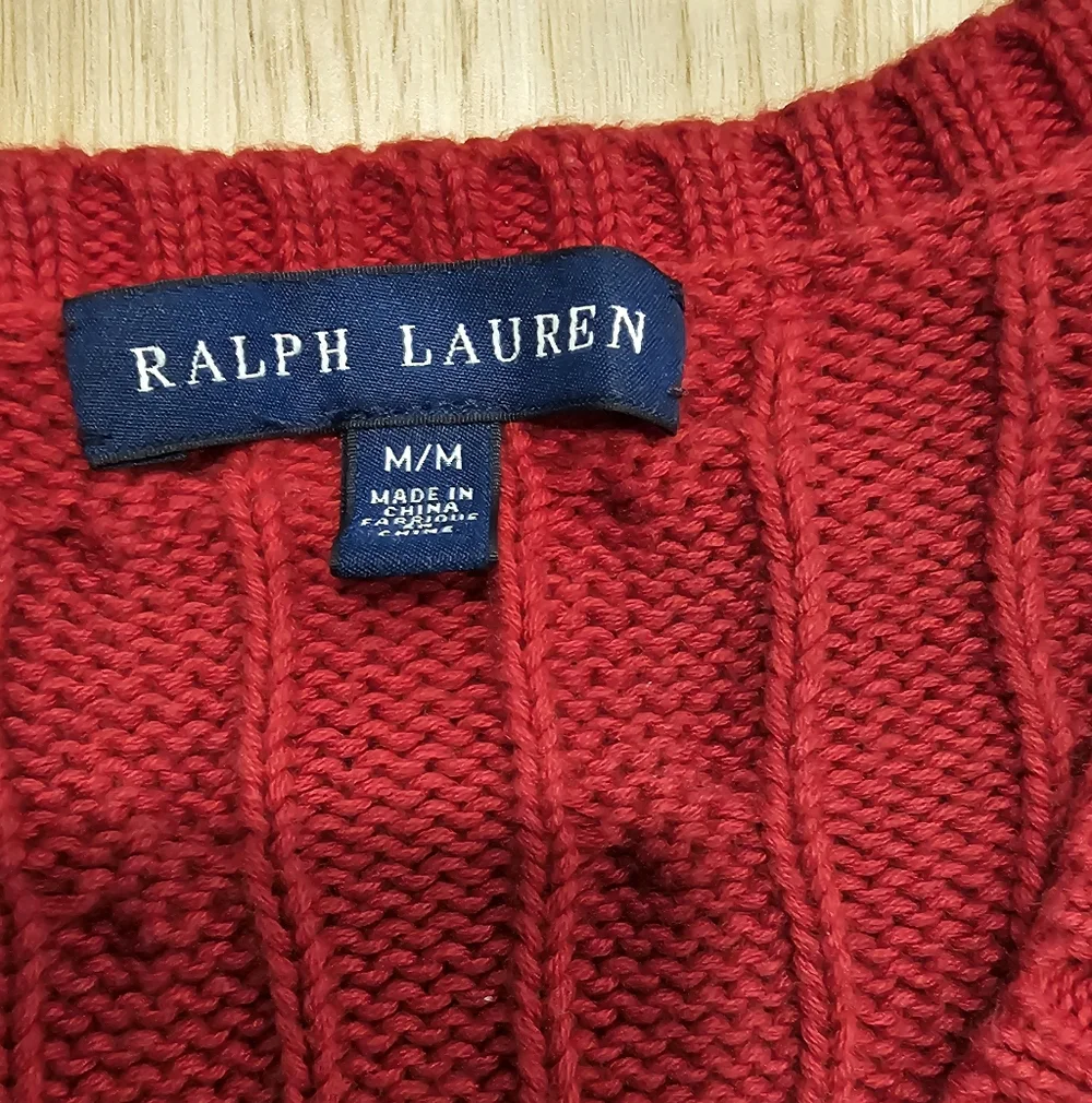 NWOT L-RL Women's V-Neck Cable Knit Red Sweater With Gold Logo Size-M - Picture 4 of 8
